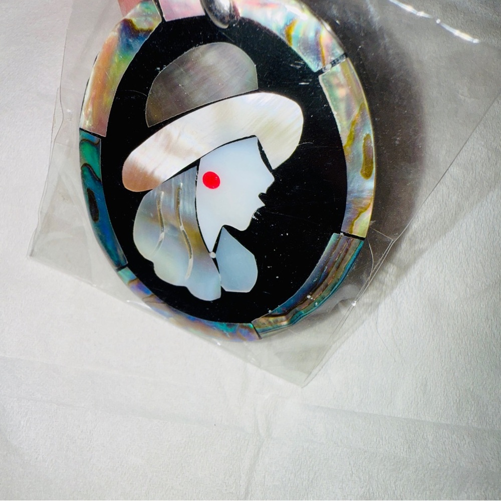 Silhouette Abalone Pendant - Picture 1 of 5